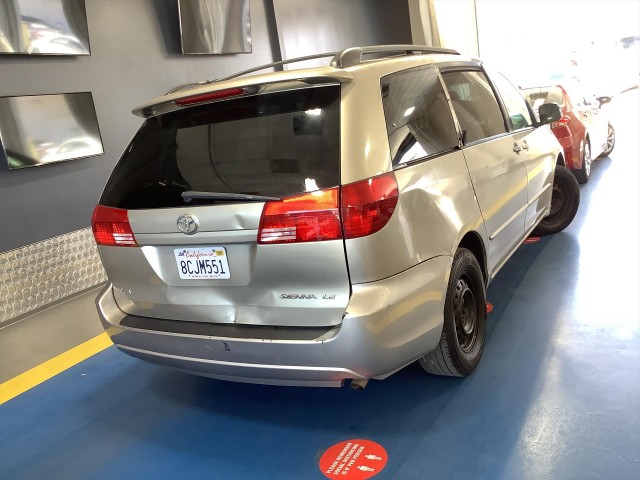 2004 TOYOTA SIENNA LE - 7 PASSENGER