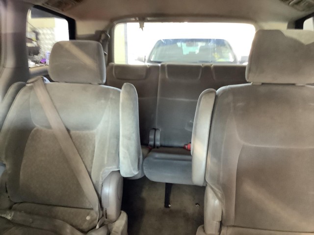 2004 TOYOTA SIENNA LE - 7 PASSENGER