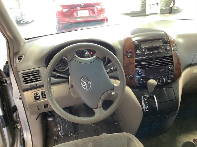 2004 TOYOTA SIENNA LE - 7 PASSENGER