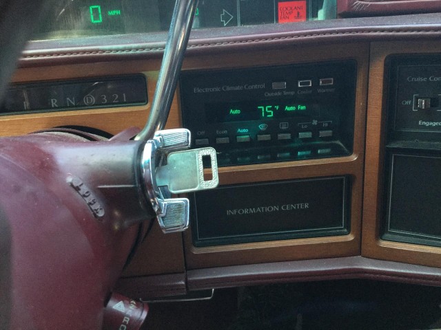 1988 CADILLAC FLEETWOOD SEDAN