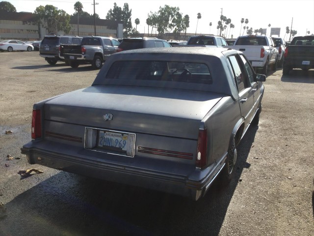 1988 CADILLAC FLEETWOOD SEDAN