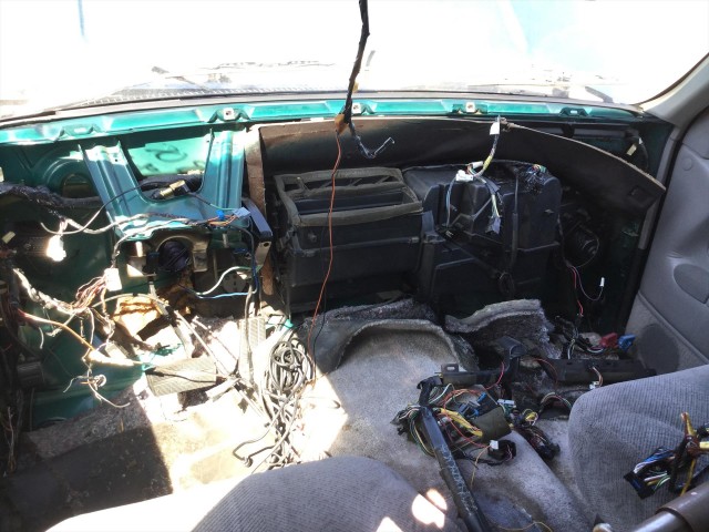 1995 GMC SUBURBAN 1500 2WD