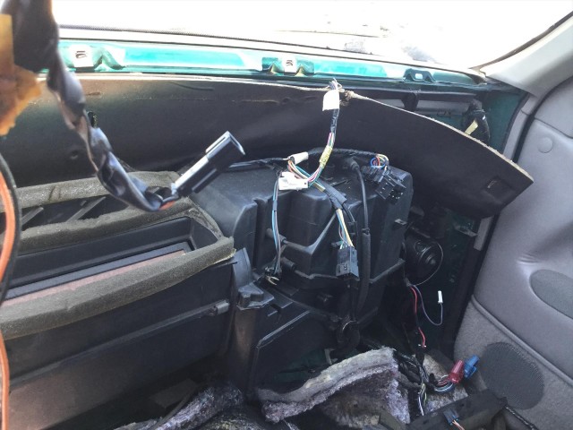 1995 GMC SUBURBAN 1500 2WD